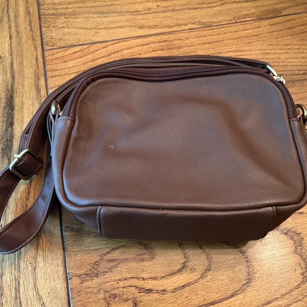 New condition without tags . 31 cross body pocketbook